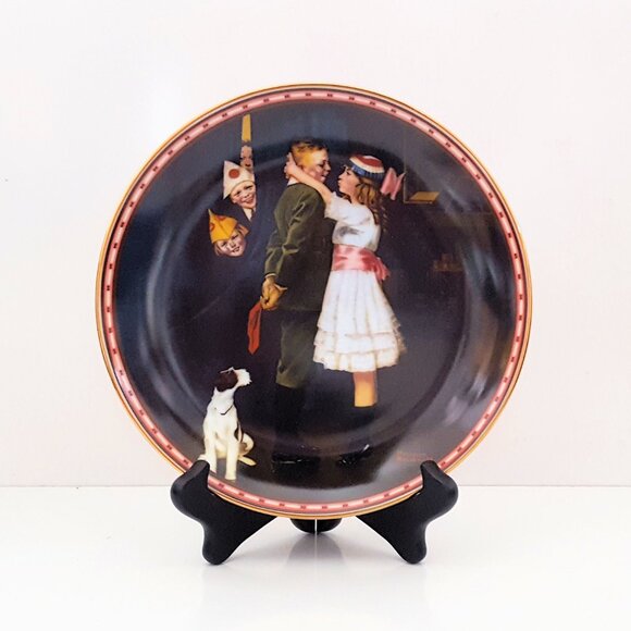 Vintage Norman Rockwell Kiss and Tell Edwin M. Knowles Collectors Plate 8.5" - Picture 4 of 7